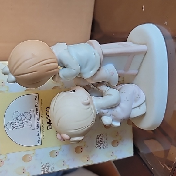 Precious Moments Figurine - Picture 3 of 4